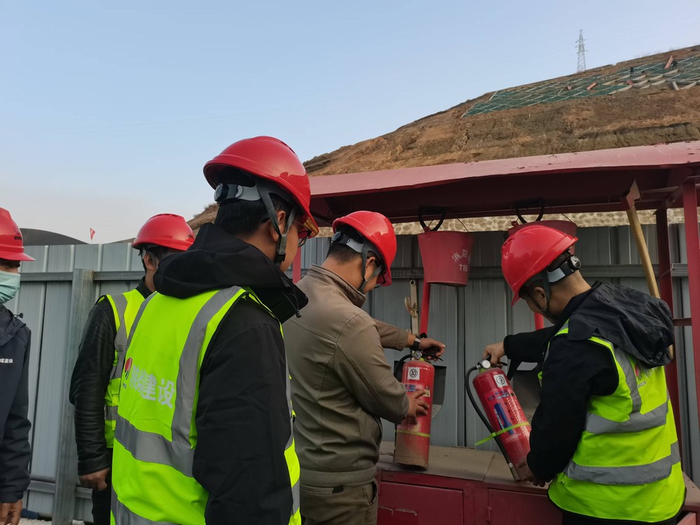 陕煤建设韩城分公司土建九项目部：“青”力保安全，助力“百日安全行”