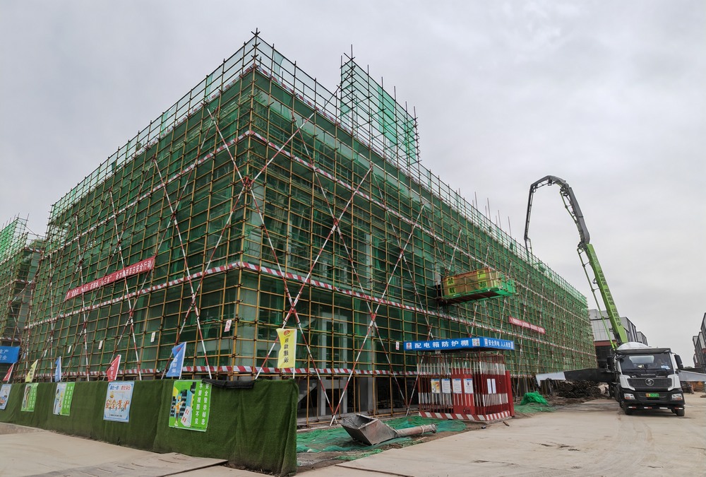 陕煤建设天工公司承建的中南高科·西安秦汉智康云谷基地项目14#、15#楼工程主体结构顺利封顶