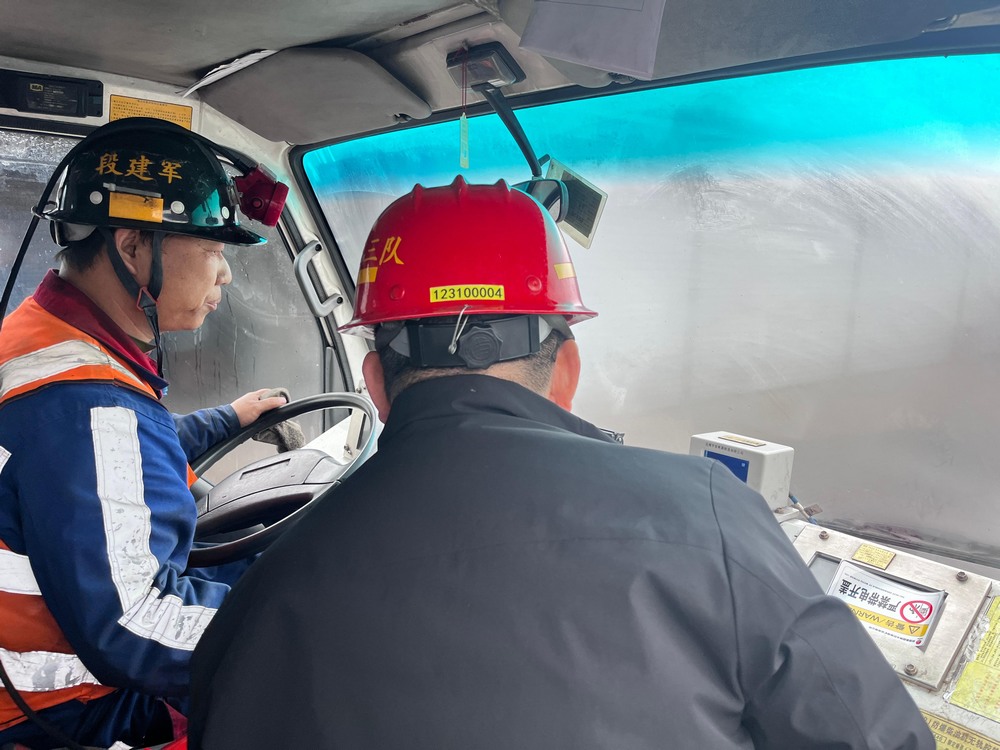 陕煤建设机电安装公司柠条塔项目部：把好辅助运输“方向盘” 开启煤矿安全生产新篇章