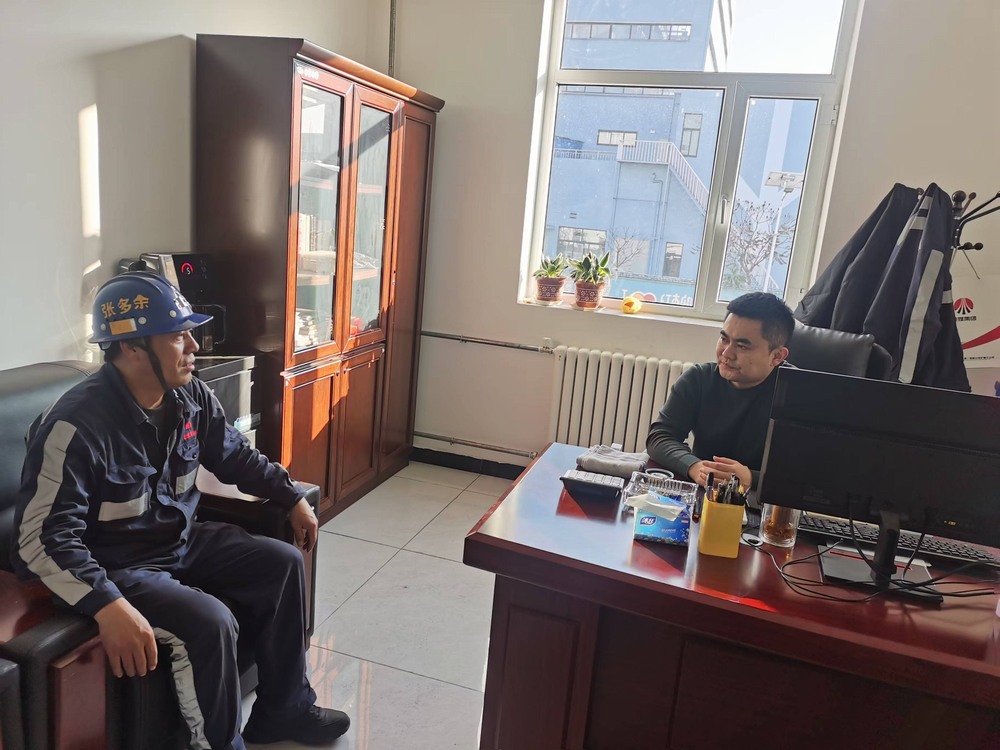 陕煤建设洗选煤运营公司红柳林洗煤厂项目部：搭起“连心桥” 维稳记心间