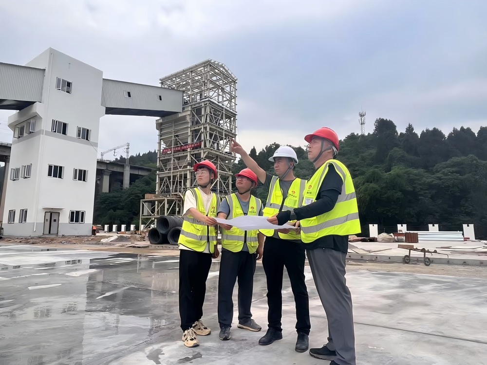 平凡中的伟大 烈日下的坚守