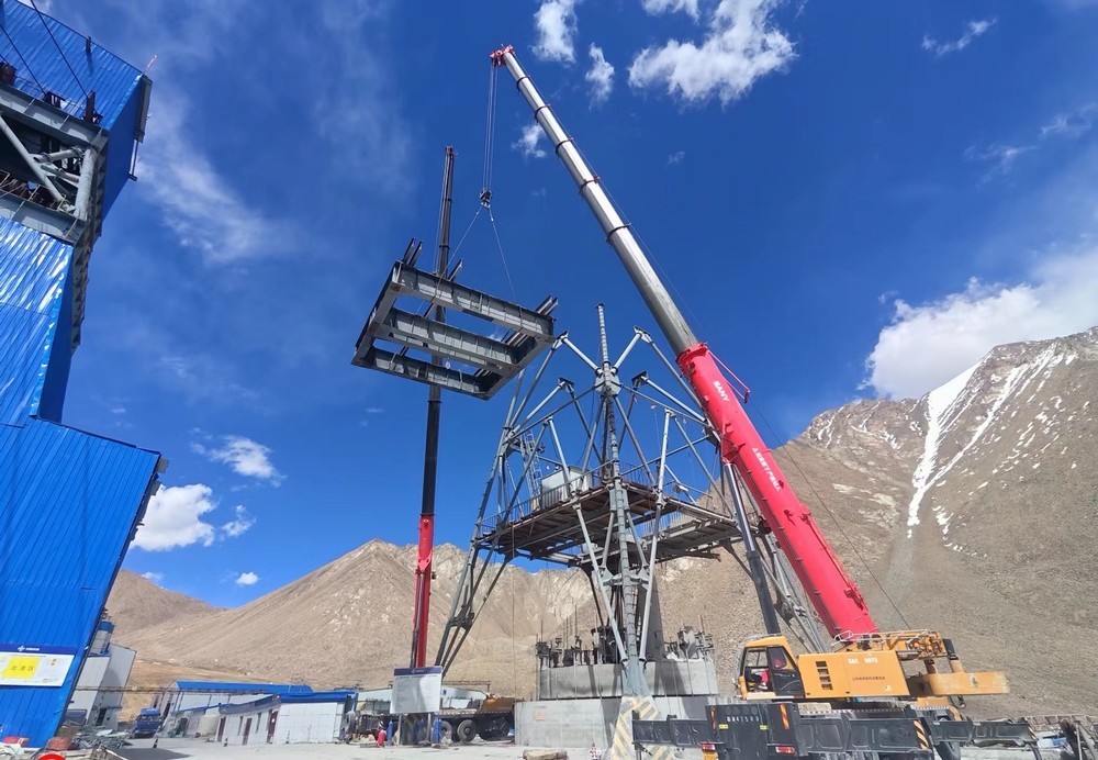 陕煤建设矿建三公司天山(二号井)项目部Ⅵ型井架拆除工作圆满完成