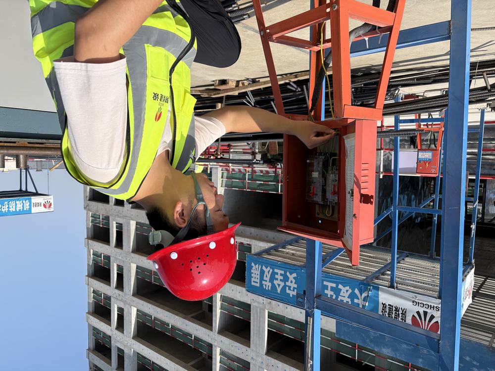 陕煤建设天工公司的 520 硬核告白：安全帽作玫瑰，卷尺图纸写情诗