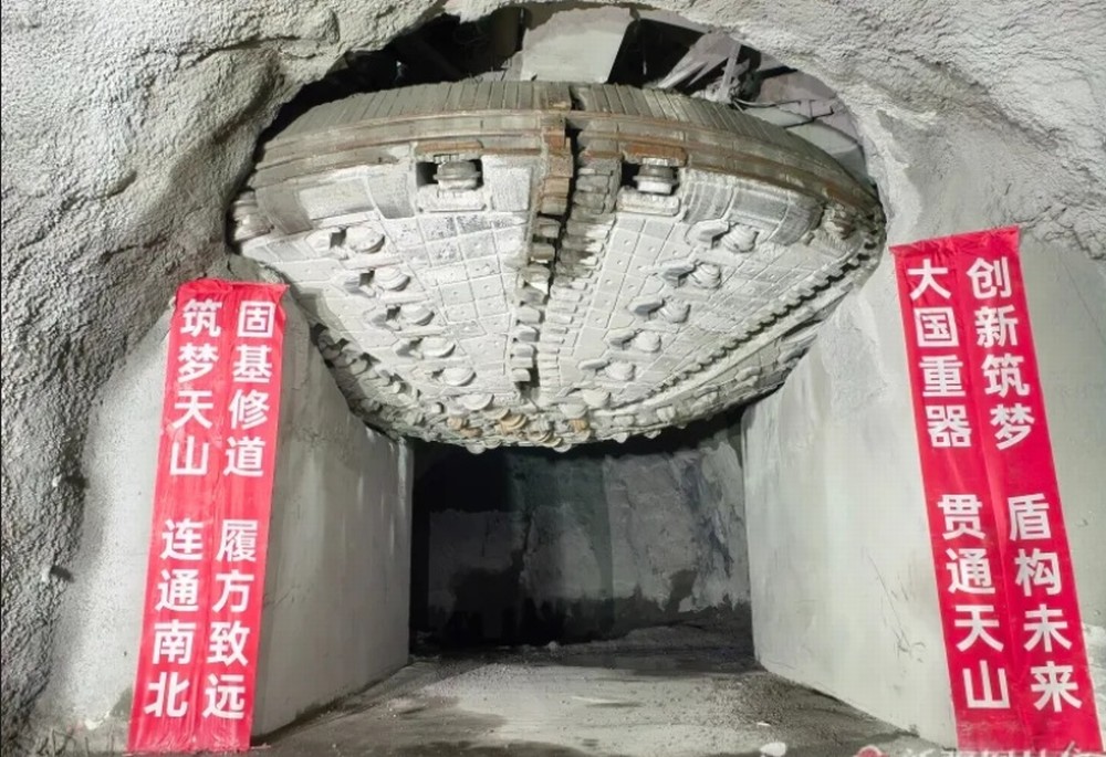 陕煤建设矿建三公司:707米!世界最深高速公路竖井顺利贯通