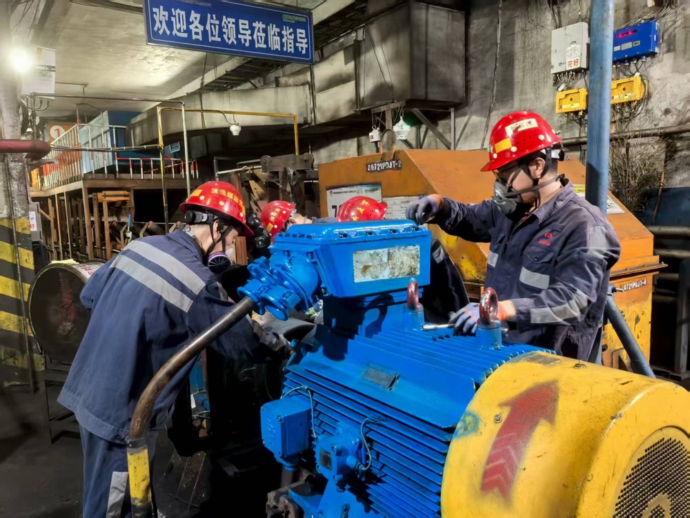 陕煤建设洗选煤运营公司柠条塔运营项目部：汗水浸透工装色，高温检修护生产