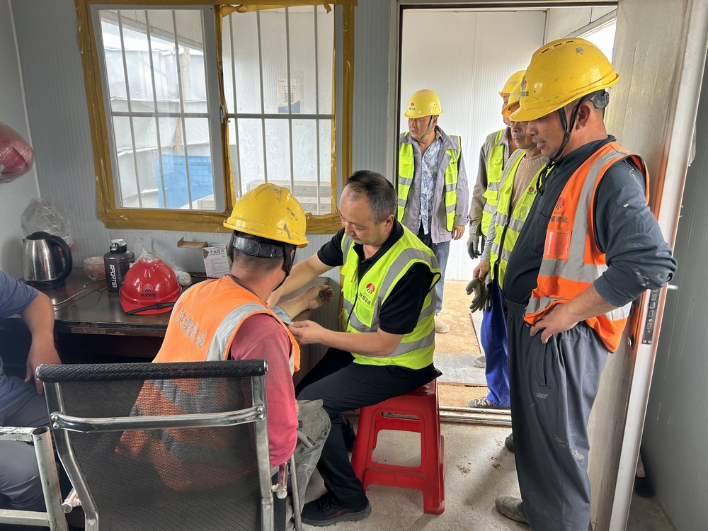 陕煤建设铜煤公司：高温“烤”验下的暖心守护