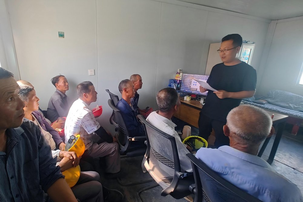 “薪”事落地！陕煤建设路桥分公司专项监督让农民工子女安心上学