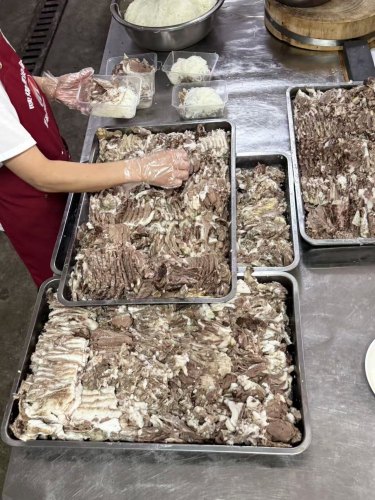 陕煤建设煤矿运营服务分公司：暖心暖胃更暖情 一碗羊肉泡馍里的“家”味道