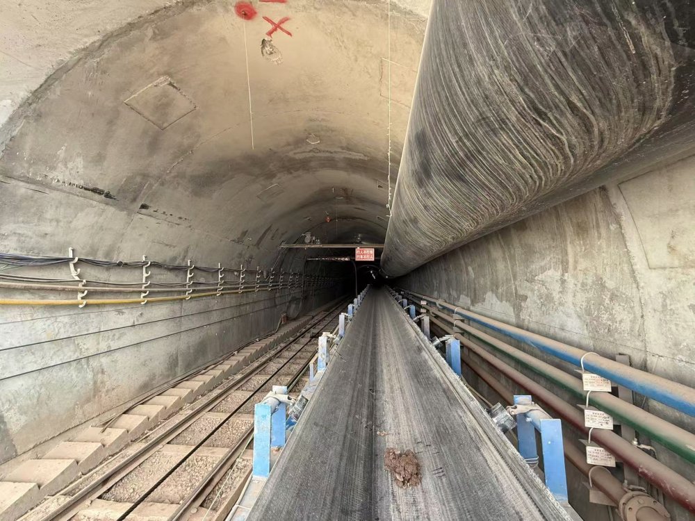 陕煤建设天工公司矿建六部：玻璃沟煤矿主斜井皮带排矸系统试运转一次成功