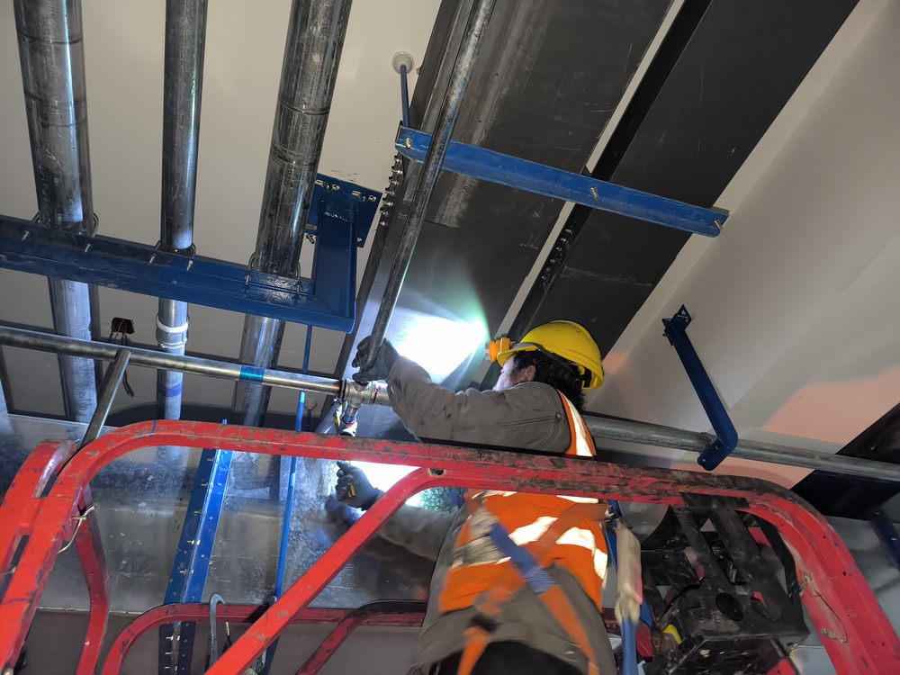 陕煤建设铜煤公司：柠条塔公寓楼项目 消防内装双线攻坚稳步推进