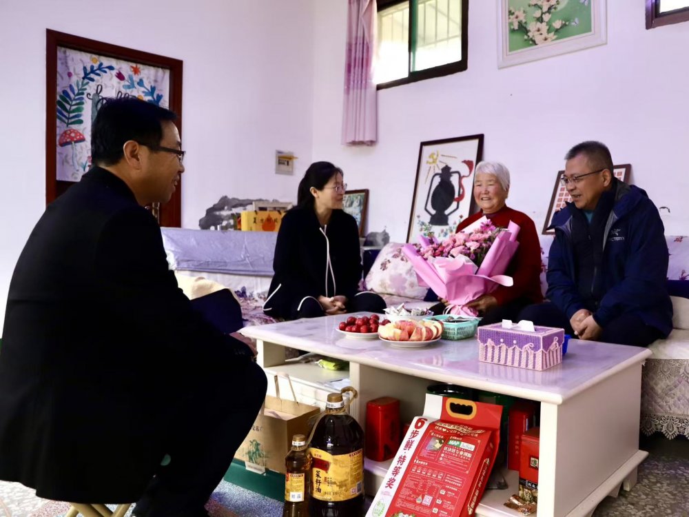 陕煤建设机电安装公司:重阳慰问暖人心 敬老爱亲显担当