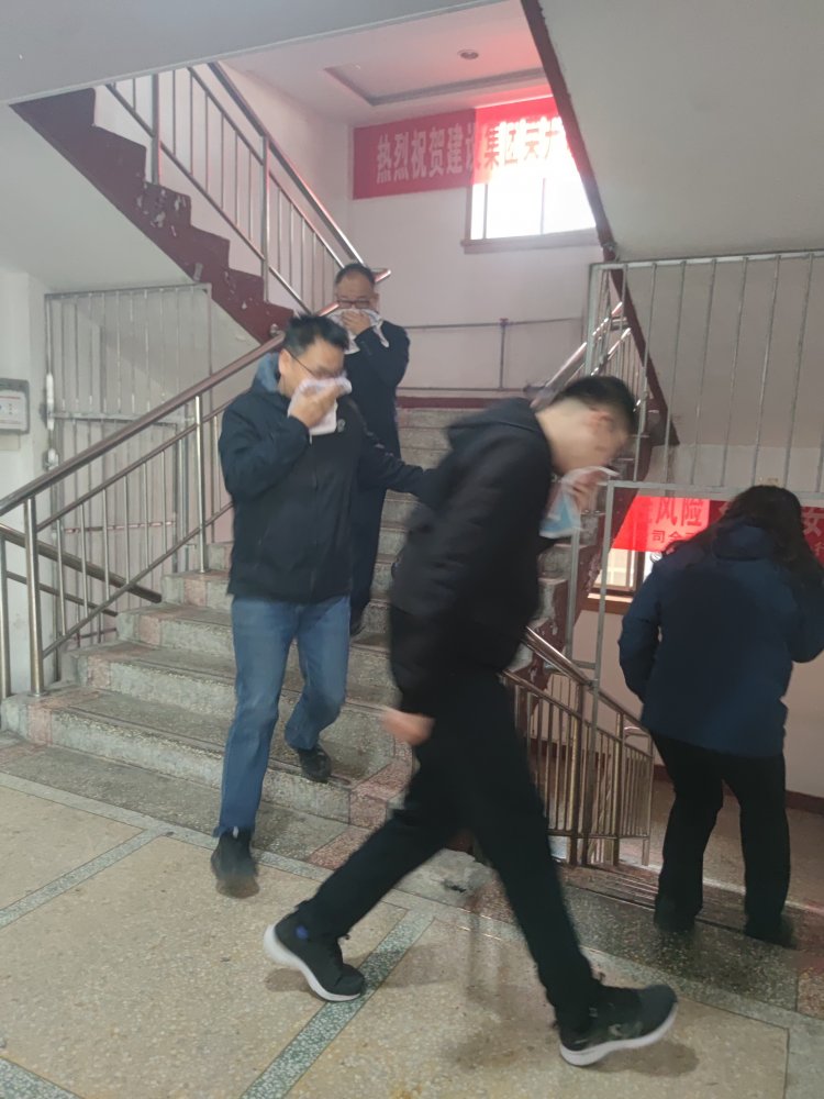 1分钟生死时速,60人火线突围