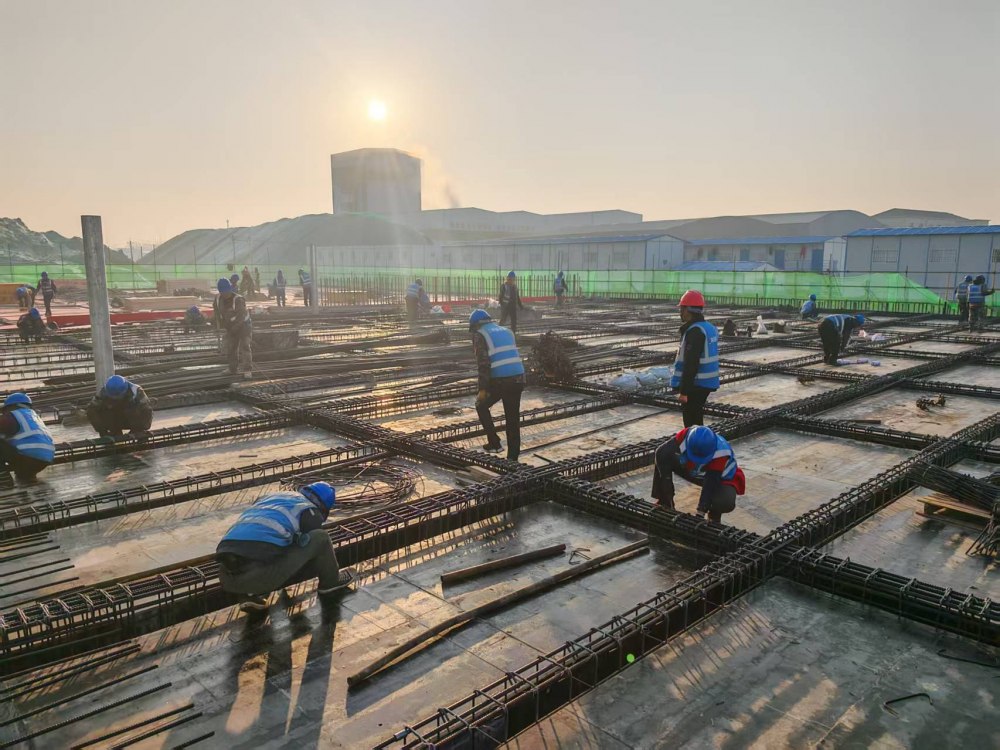 奋战十八昼夜，浇筑信阳新篇章