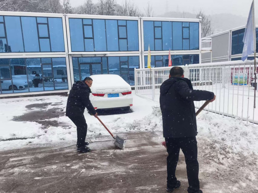 陕煤建设天工公司：浴“雪”奋战护平安 铁军担当暖寒冬