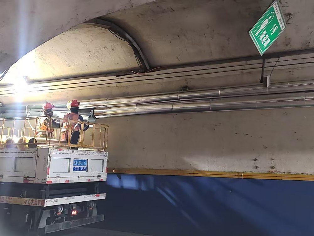 陕煤建设机电安装公司神府项目部攻坚克难完成副斜井管道保温