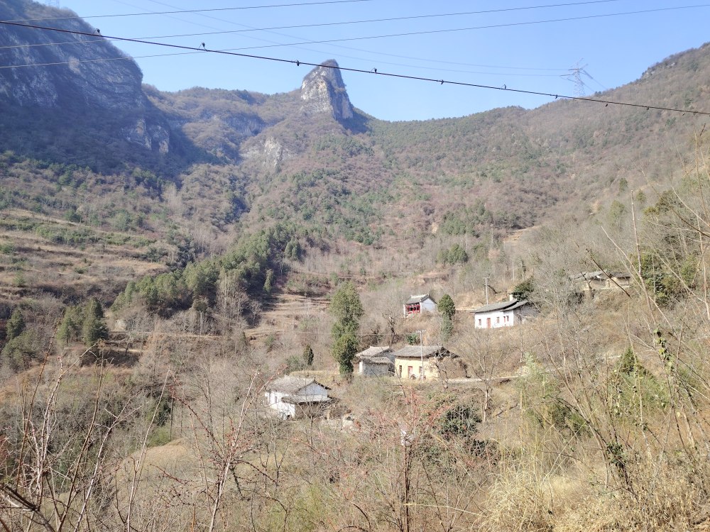 一曲《童年老家》 满是故乡情深