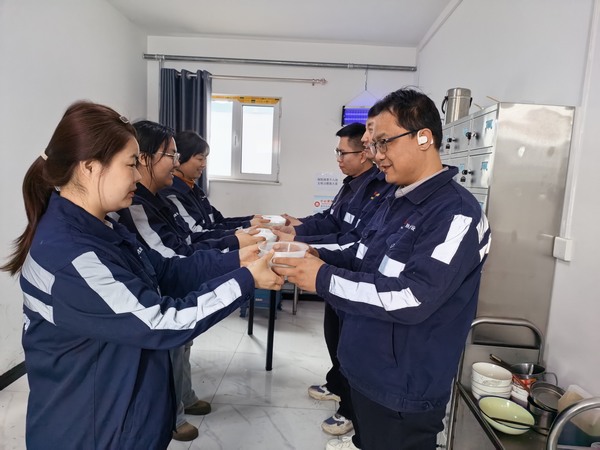 陕煤建设洗选煤运营公司基层项目部开展元宵节送汤圆活动