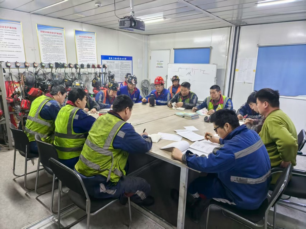 陕煤建设洗选煤运营公司第二项目部：春启攻坚   按下开局“快进键”