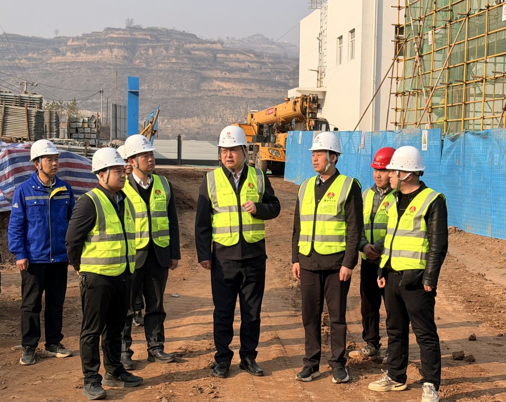 陕西省煤层气公司党委委员、纪委书记董巨国一行深入天工公司基层项目检查指导