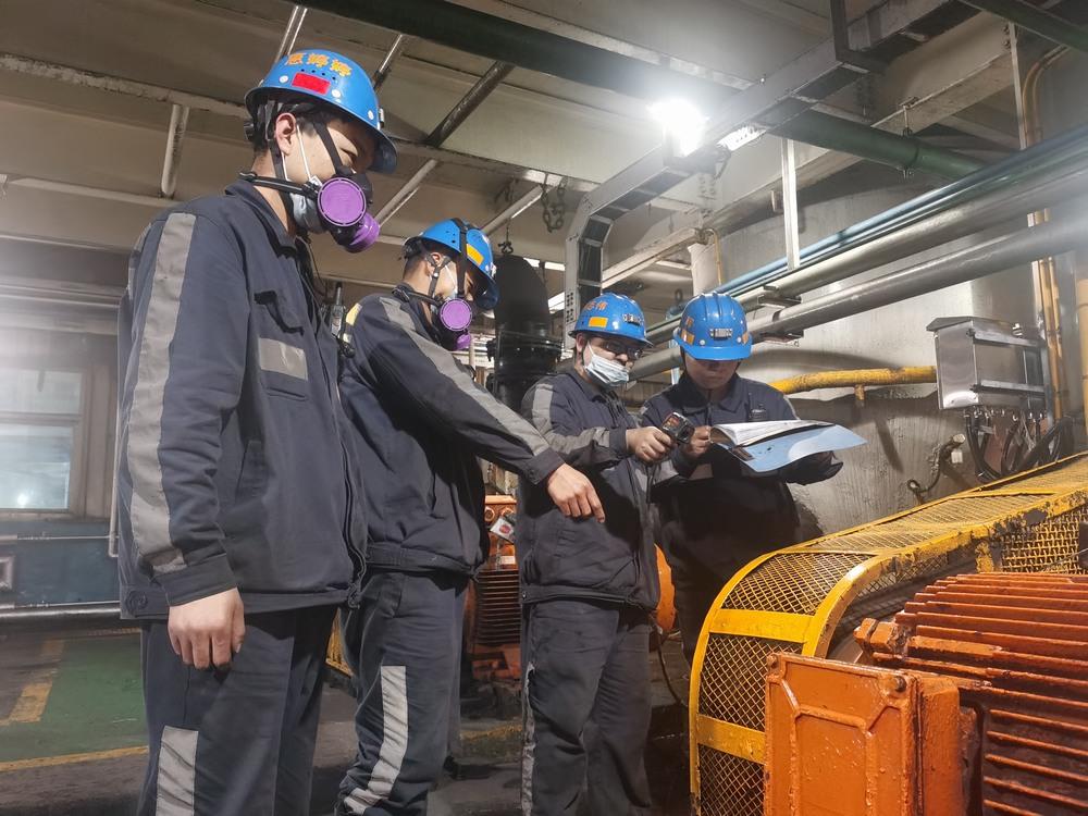 陕煤建设洗选煤运营公司红柳林洗煤厂项目部：学两会精神 显实干担当