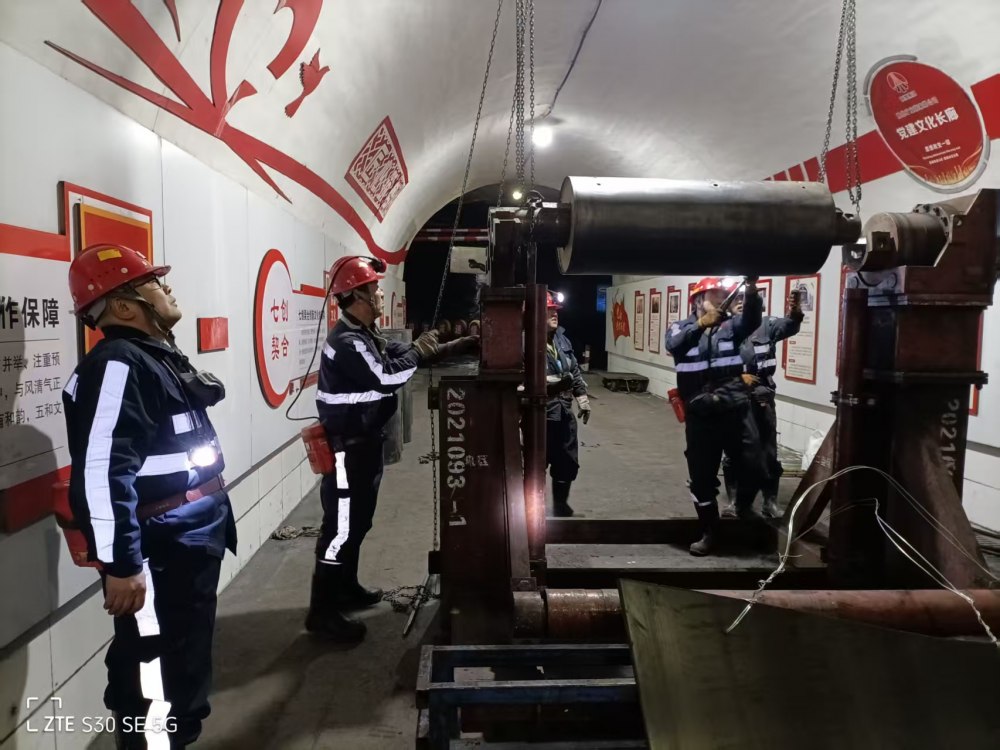 陕煤建设韩城分公司张家峁项目部：党员青年齐上阵 安全排查筑防线