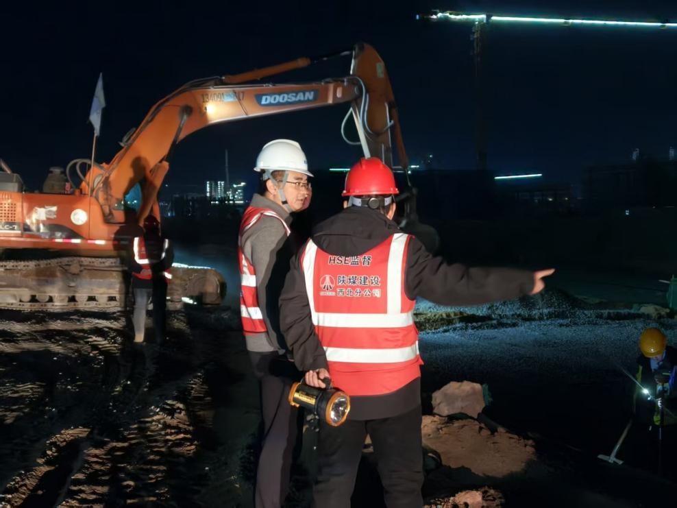 陕煤建设西北分公司土建第三项目部：夜战攻坚保节点 逆风前行显担当