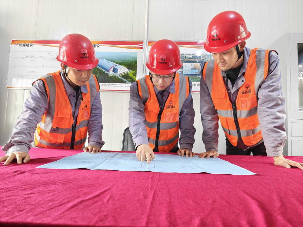 争分夺秒战雨季 实干担当筑根基