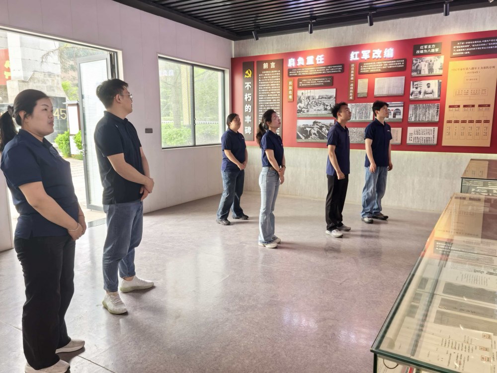 东渡英魂照初心 青春挺膺护家国