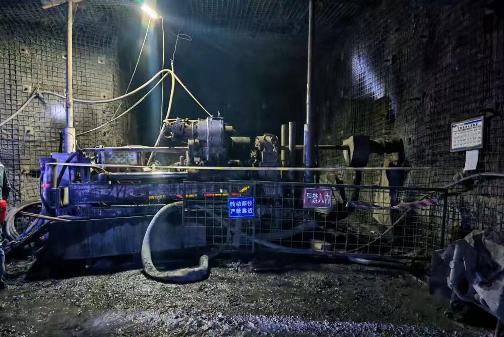 陕煤建设矿建二公司郭家滩项目部为安全掘进装上 “智慧天眼”