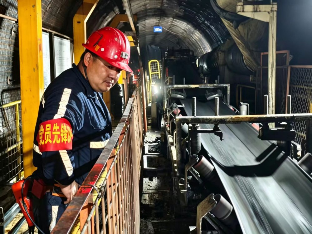 陕煤建设煤矿运营服务分公司：硬核的青春，在地下300米绽放