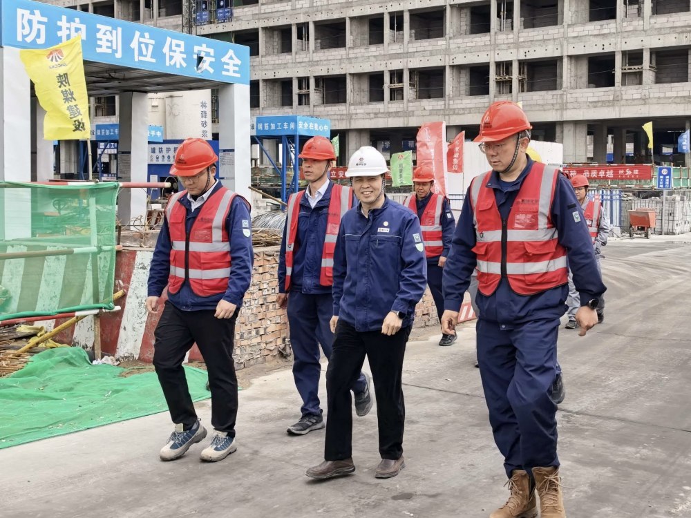 榆林化学总会计师张建华深入陕煤建设天工公司基层项目部检查指导工作