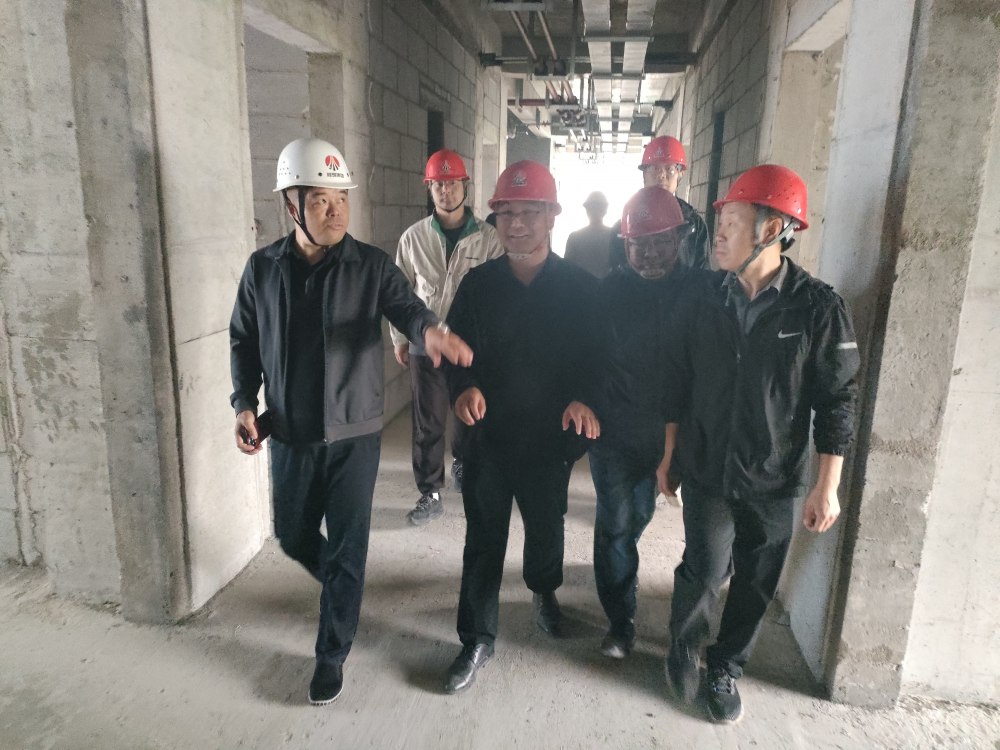陕煤建设汉中分公司承建的蓝山重工产研基地项目（二期工程）综合楼主体结构顺利通过验收