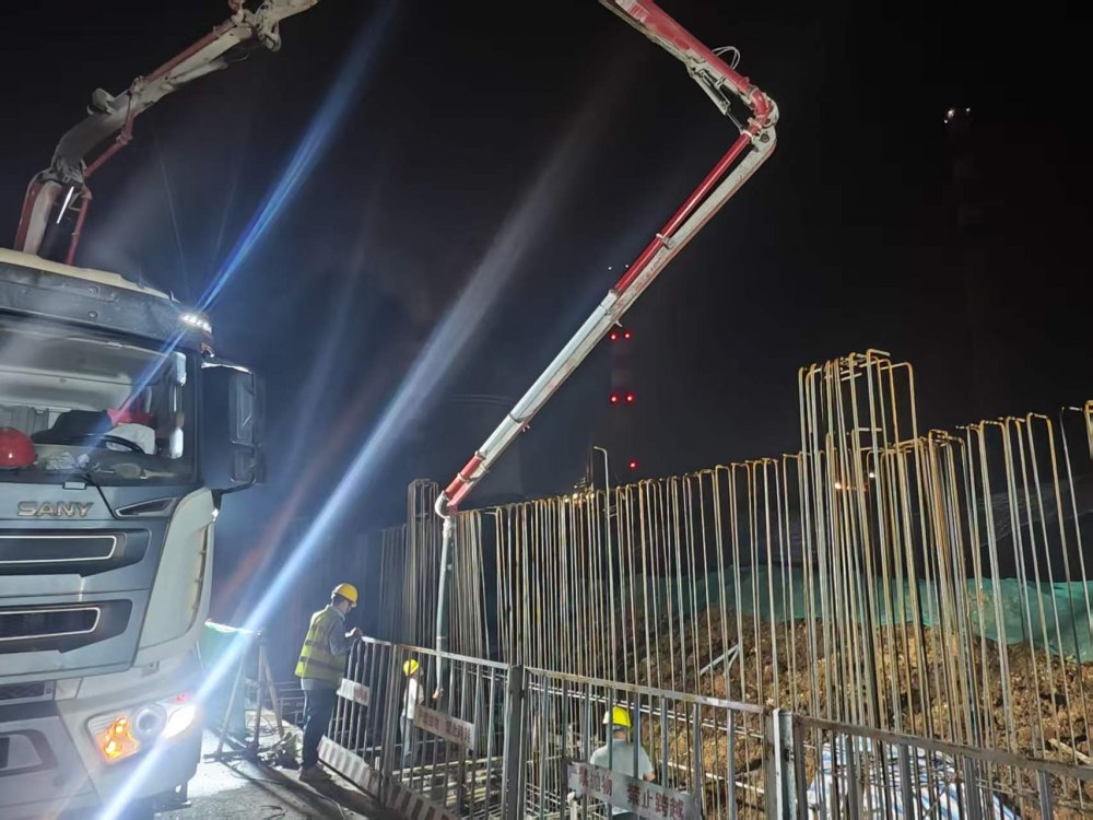 陕煤建设汉中分公司益阳项目部昼夜鏖战 全力推进煤棚改造工程