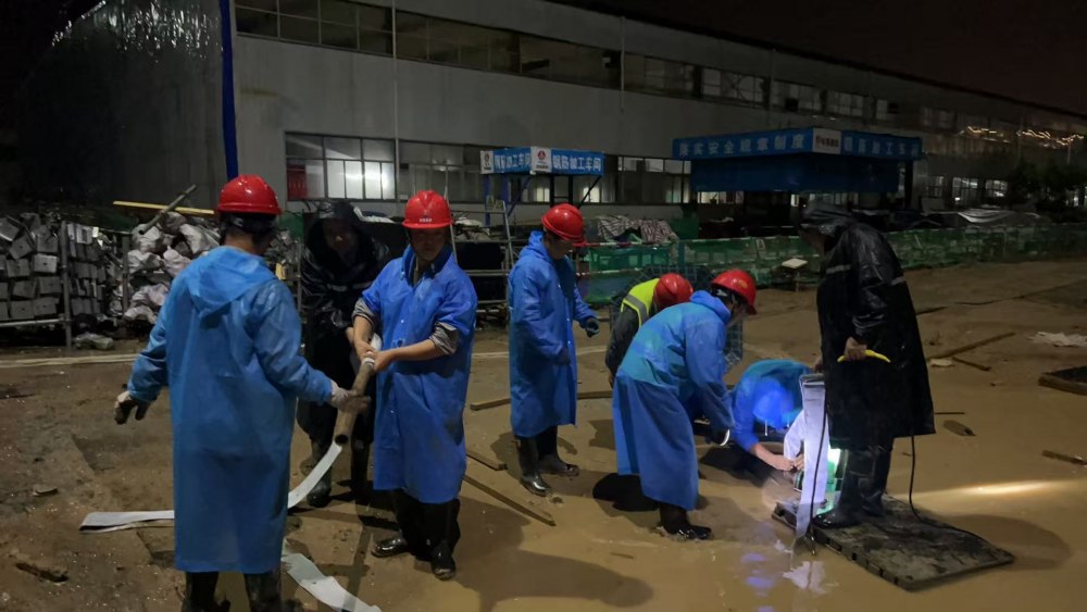 陕煤建设铜煤公司铜创能材项目部:闻“汛”而动严部署,同心聚力筑防线