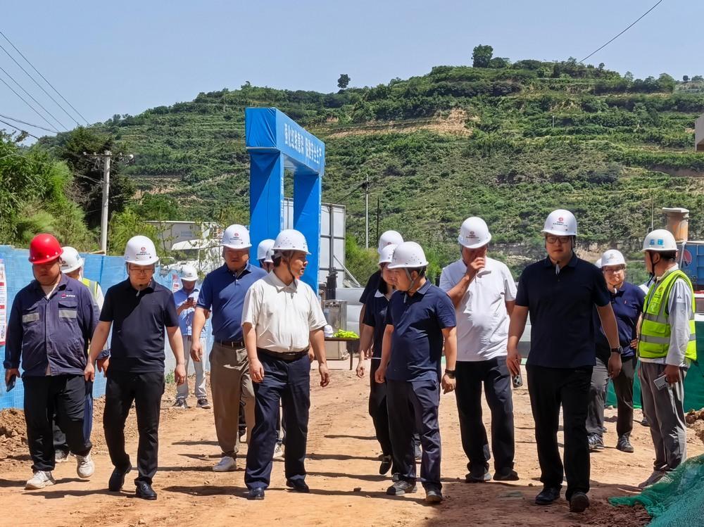 陕煤集团基本建设管理部高级主任师杨景辉一行深入洗选煤运营公司王峰项目部调研督导项目建设工作