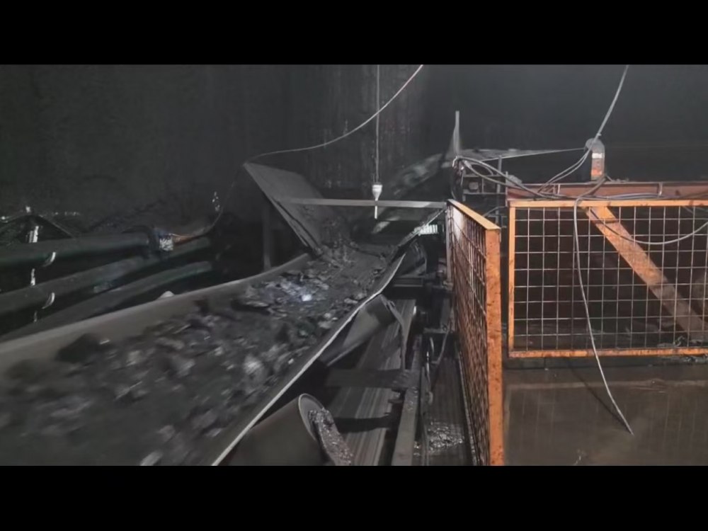 陕煤建设机电安装公司神府项目部两部胶带机带煤试运转一次成功