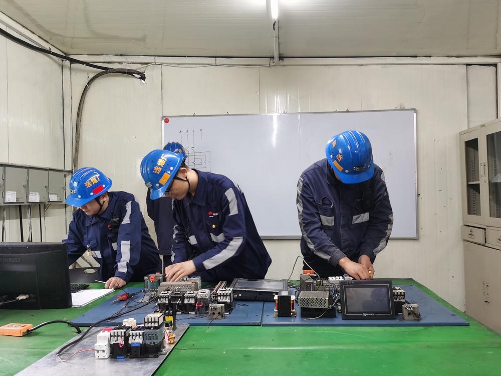 陕煤建设洗选煤运营公司红柳林洗煤厂项目部：旱地龙舟逐煤浪 端午坚守显担当