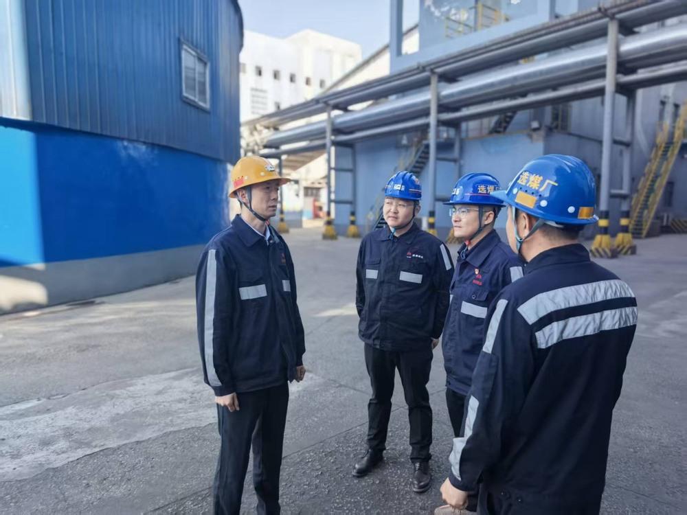 陕煤建设洗选煤运营公司红柳林洗煤厂项目部: 聚力安全月 筑牢生产线