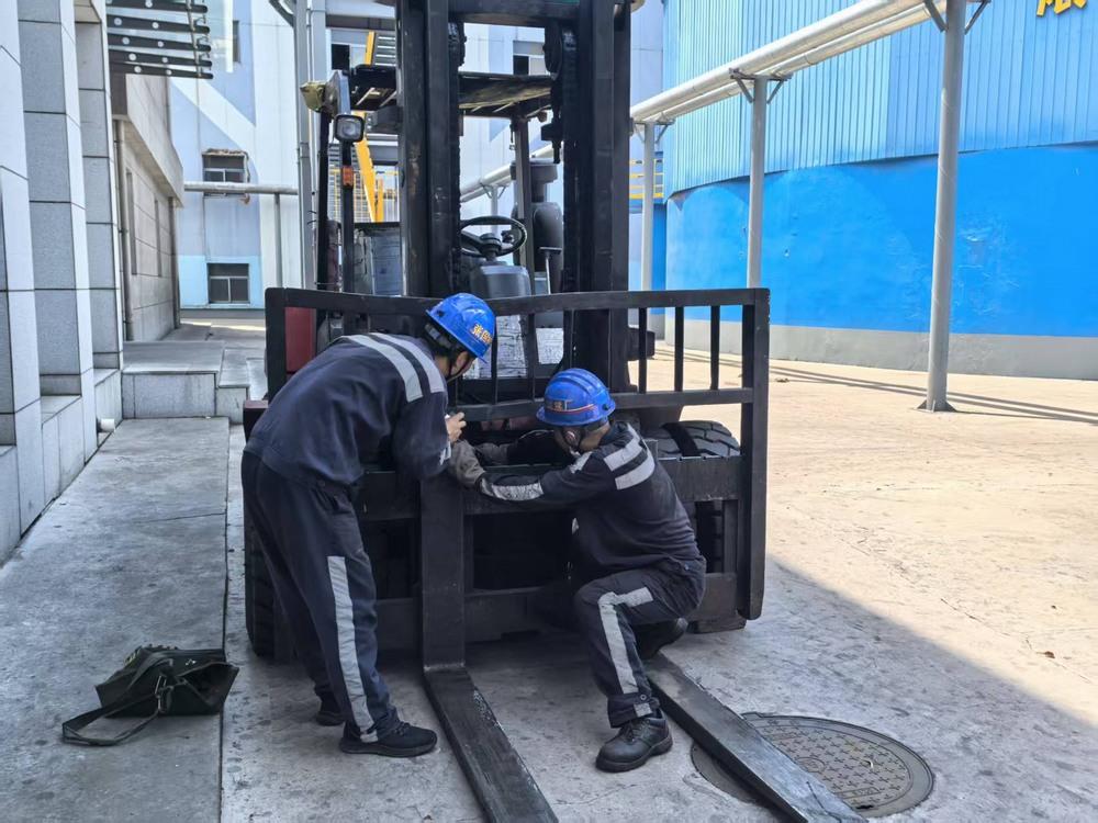 陕煤建设洗选煤运营公司红柳林洗煤厂项目部：守牢交通“安全线” 把好厂区“方向盘”
