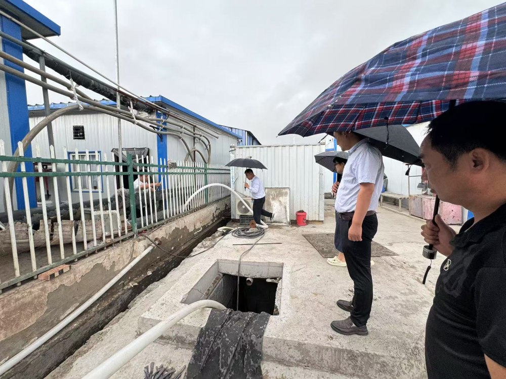 陕煤建设煤矿运营服务分公司:连续降雨“大考”当前,“汛”速出击护平安