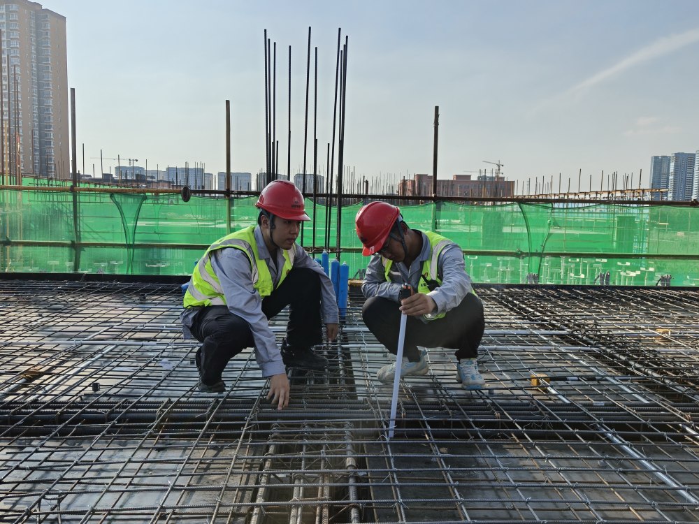 陕煤建设铜煤公司云谷市集项目部:多措并举筑牢高温施工“安全防线”
