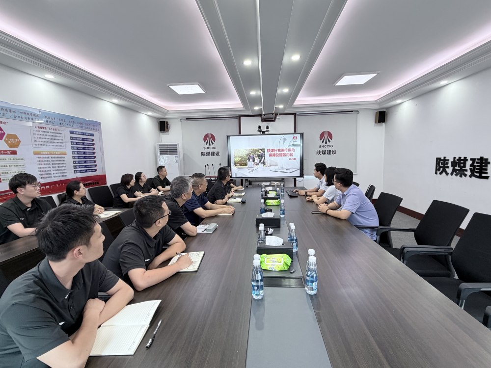 政策宣讲明权益 健康义诊暖人心