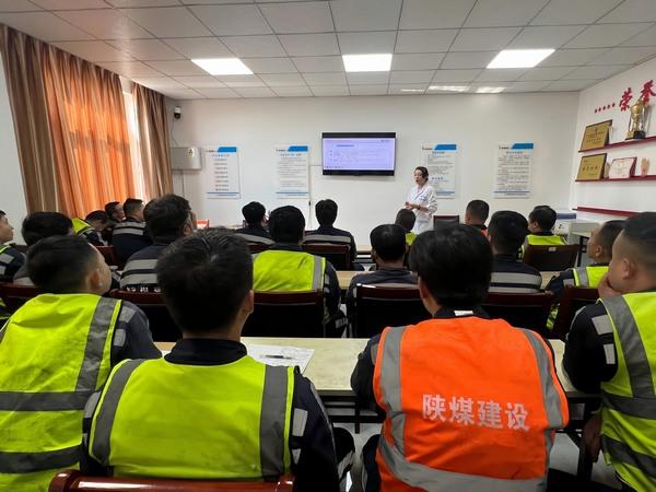 筑牢职业健康防线 护航职工平安从业
