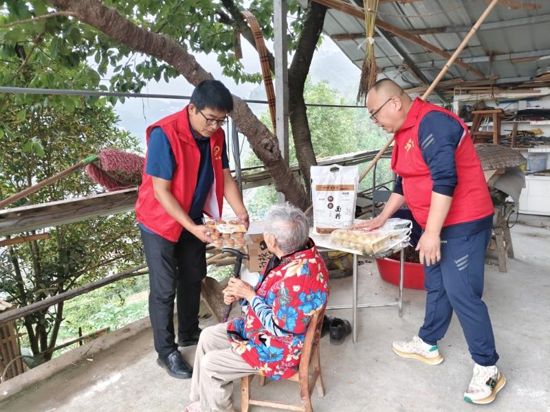 陕煤建设定点帮扶村:情系困难群众践初心 双节走访传温情