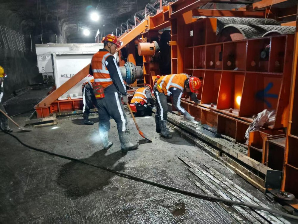 陕煤建设机电安装公司神府项目部：三天攻坚除隐患 高效检修保运转