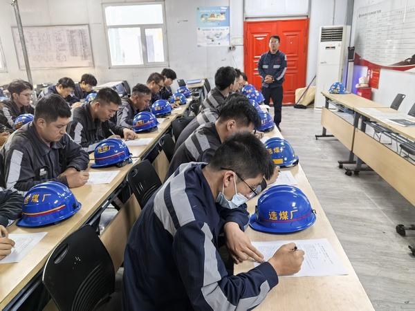 陕煤建设洗选煤运营公司红柳林洗煤厂项目部：干部登台传经送技 一线练兵护航安全