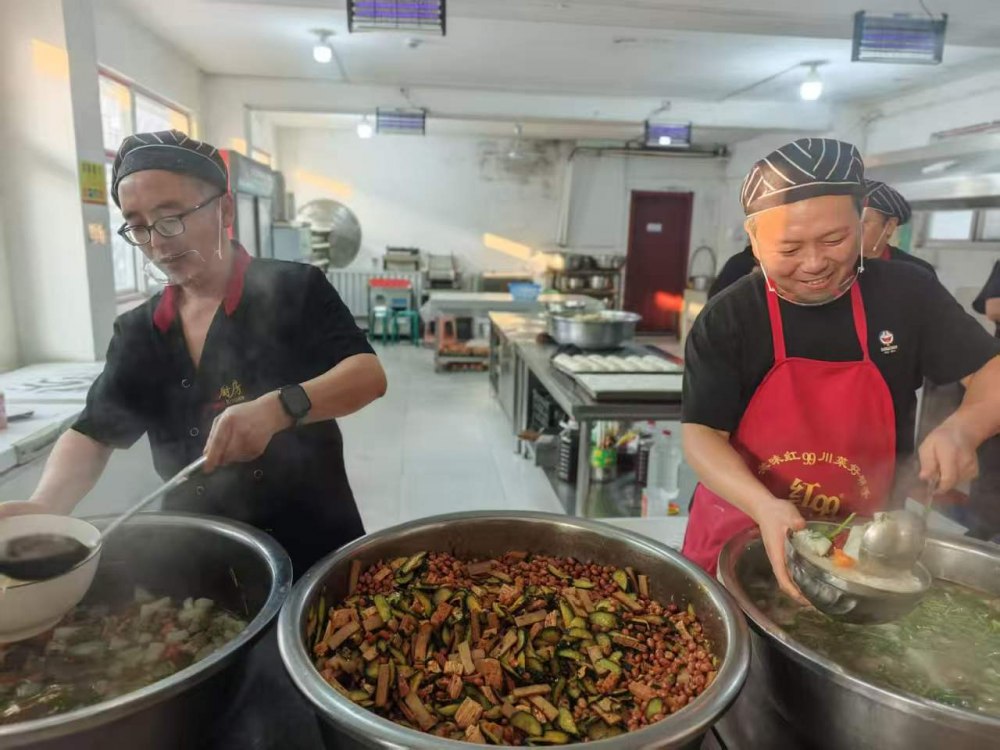 陕煤建设煤矿运营服务分公司：月圆人未圆 旗红心更红