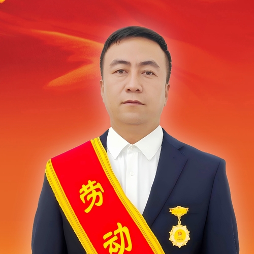 陕煤建设2024-2025年度劳动模范——屈亚伟